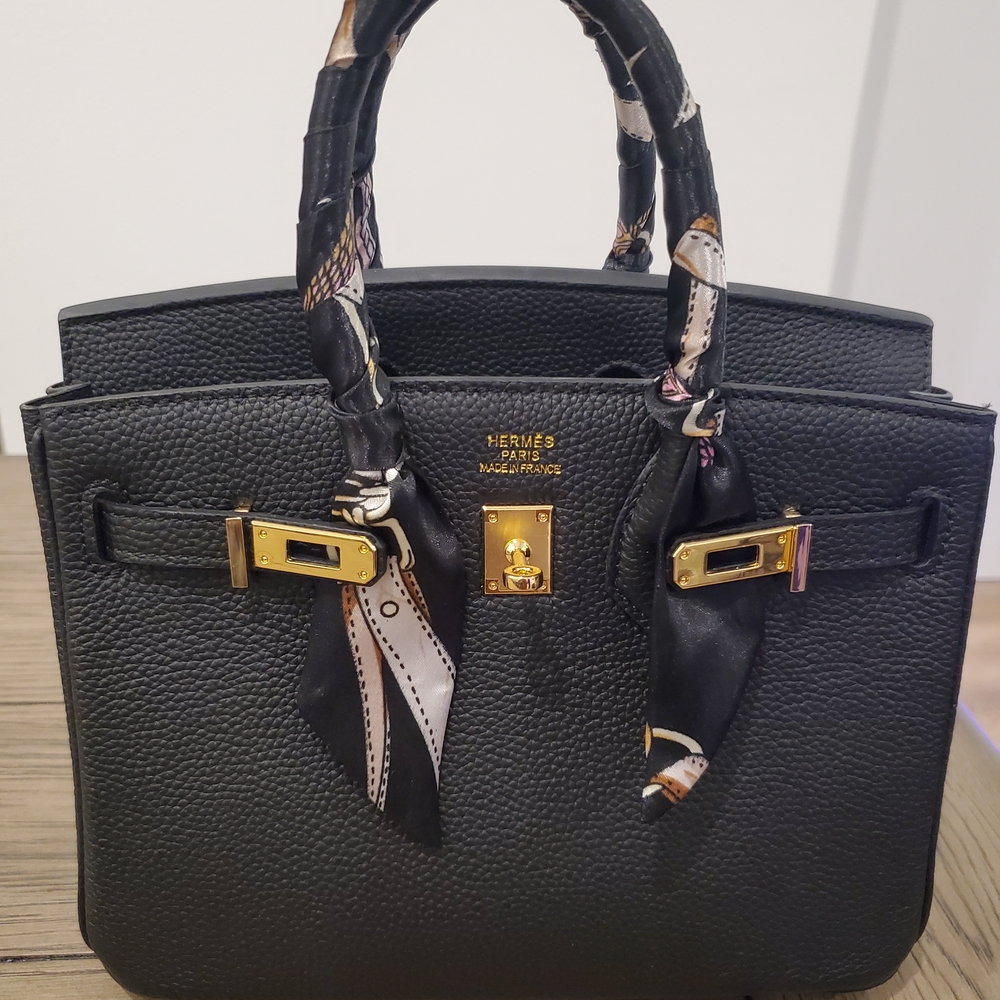 Chic FashBlack Leather Handbag